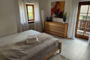 Geräumigen und Modernen 4. Zi Ferienwohnung, Erweiterbar auf 5 Zi, Бад-Айблинг