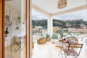 SorrentoVibes - Luxury Four Bedroom Home with Amazing Terraces in Sorrento, Сорренто