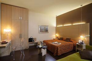 Hotel «Paris», Местре