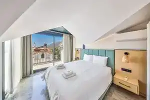 Sole Vista Homes, Каш