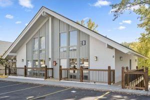 Roark Creek Couple's Retreat:Walk 2 Downtown/No Stairs/King Bed/Indoor Pool, Брэнсон