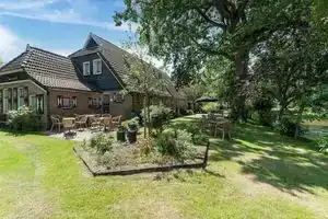 Farmhouse in Giethoorn by the Canals, Гиетхоорн