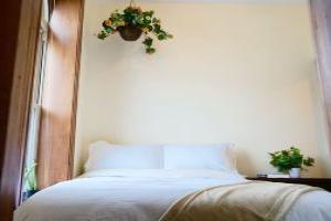 Creative Chicago Charm in Wicker Park, Чикаго