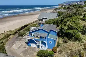 Oceanfront Splendor and Direct Beach Access - Stunning Coastal Retreat, Линкольн-Сити