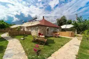 Kamkat Otel, Гейнюк