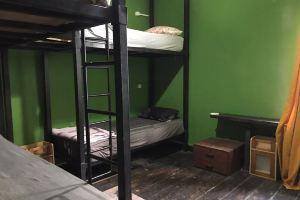 Titan House Hostel, Измир