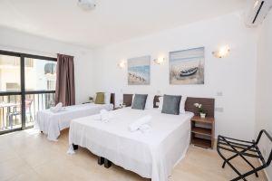 Islet Seaview 1 Bedroom Apartment With 2 Balconies, Аура