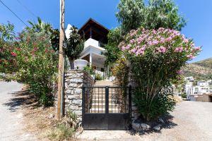 Chic Villa w Fireplace, BBQ 5 Min to Beach, Бодрум