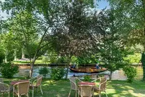 Attractive Farmhouse in Giethoorn with Garden, Гиетхоорн