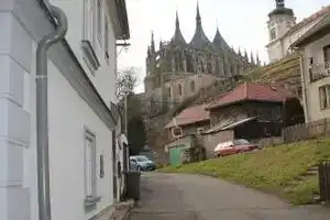 Comfortable Apartments under the St. Barbara´s Cathedral, Кутна Гора