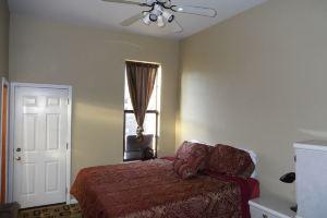 Bucktown, Urban Luxury and Convenience, Near L Train Stop at Western, Чикаго