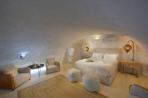 The A Collection, Oia by K&K, Ия