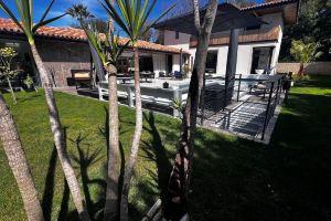Center Saint Tropez - Large and beautiful contemporary villa with heated pool, Сен-Тропе