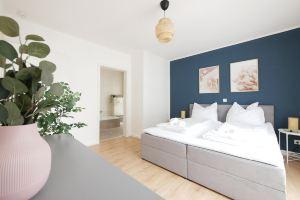 85qm, Parkplatz, Zentral, Großer Balkon, 2 Bäder, Падерборн