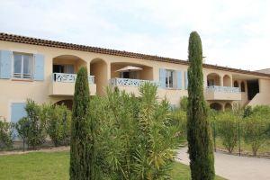 Apartment in St Rémy de Provence in charming residence at the foot of the Alpilles, Сен-Реми-де-Прованс