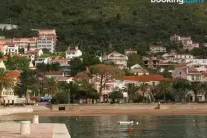 Апартаменты «Pod Lozom with Seaview», Петровац