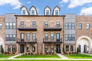 Luxury Massive Townhome, Pool, Elevator, Amenities, Мерфрисборо