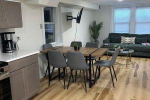 Cozy 1-bedroom house in charming Chicago with WiFi, AC, Washer/Dryer, Чикаго