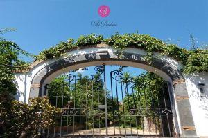 Villa Barbara A show every dawn, Джиардини-Наксос
