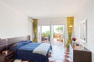 Taormina Apartment with Panoramic View, Таормина