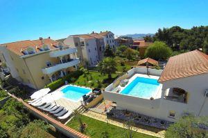 Villa Vanilla with Heated Pool, Задар