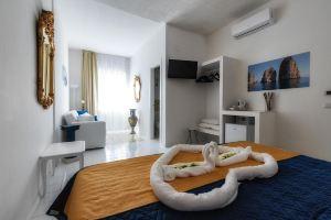 Sunset Rooms, Масса Лубрензе