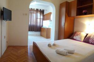Apartments Nina, Водице