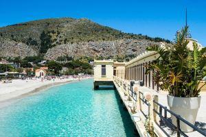 Casetta Vista Mare in Piazza a Mondello, Монделло