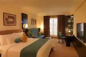 Sterlings Mac Hotel & Suites