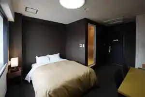 Hotel Chino, Тино