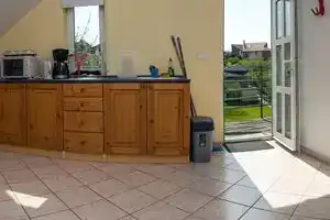 Napospatak Apartmanhaz, Орфю