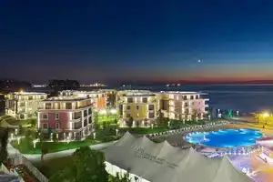 Apartment in Dreamland, Чакви