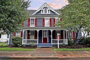 Historic Home in old town Fredericksburg, Фредериксбург