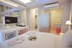 Nar 15 Boutique, Кемер