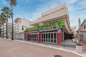 Acapulco Apartments, Кэн Пикафорт