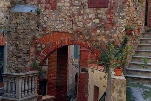 Charm & Relaxation in the Historic Center of the Medieval Village, Гаворрано