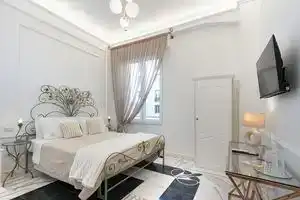 Residenza Borbonica, Неаполь