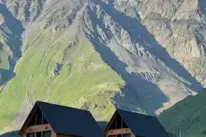 Traveler's Cottages in Kazbegi, Казбеги