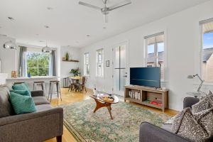 Charming Cozy Porch and Spacious Living Area - Inviting Escape, Чарлстон