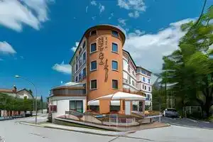 Hotel «Iris», Роккаразо