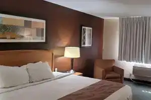 Travelodge by Wyndham Fargo West Acres, Фарго
