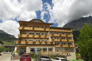 Hotel «Colfosco», Сан-Мартино-ди-Кастроцца