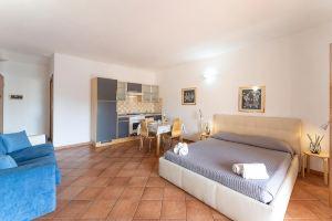 Relaxing Cristal Blu Studio Sleeps 3 Persons Num1484, Санта-Тереза-Галлура