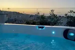 C'Est la VIE Boutik Swieqi, Пемброк
