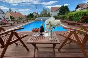 Mandula Villa, Тихань