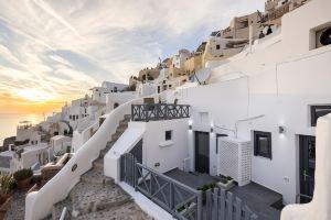 White Side Suites, Ия