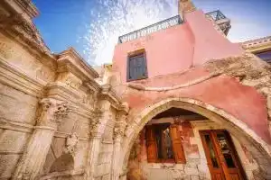 Venetian Rimondi Fountain Mansion. Built in 1626!, Ретимно