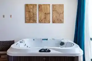 Cumeja Beach Club & Hotel, Бая-Домиция