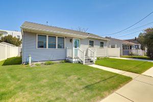 Atlantic City Home w/ Yard: Near 8 Beaches!, Атлантик-Сити