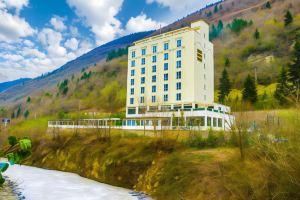Medd Garden Hotel, Мачка